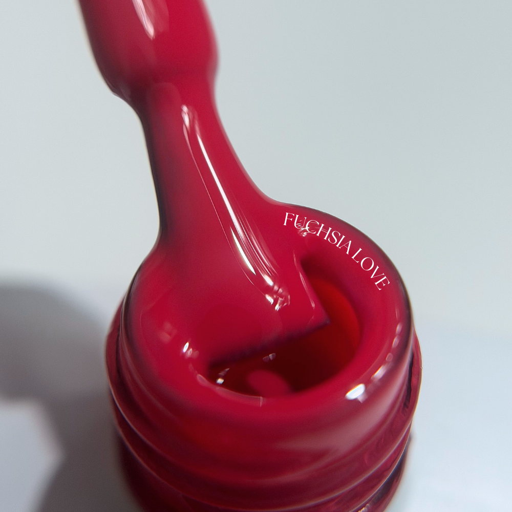 Photo-pastille-du-vernis-semi-permanent-Fuschia-Love-de-la-box-Bisou-Bear-de-Velvet-Extension