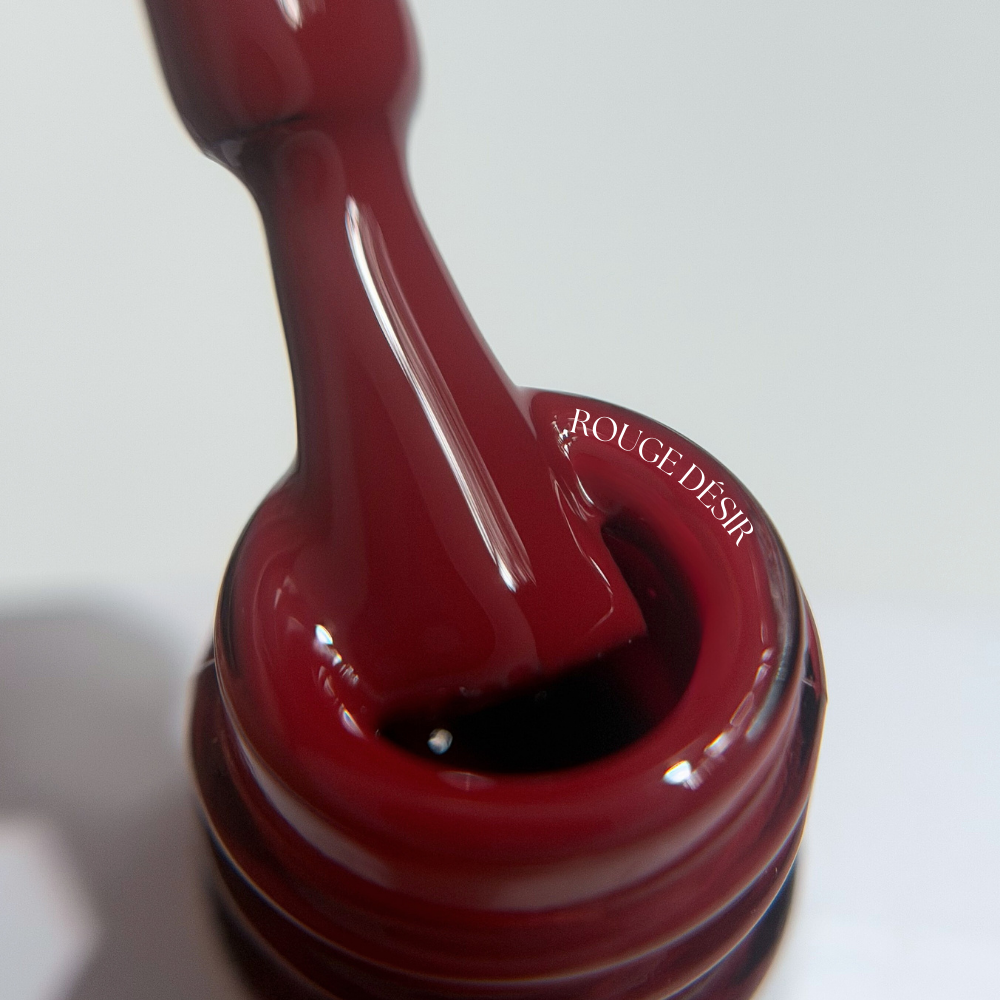 Photo-pastille-du-vernis-semi-permanent-Rouge-Desir-de-la-box-Bisou-Bear-de-Velvet-Extension