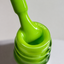 Texture du vernis semi-permanent Acid Lime, teinte vert citron électrique