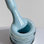 Texture du vernis semi-permanent Blue Whisper, teinte bleu ciel pastel